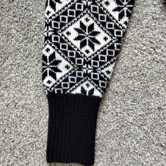 NWT M Brooks Brothers Wool V-Neck Nordic Alpine Black and White Sweater NEW - Picture 7 of 11